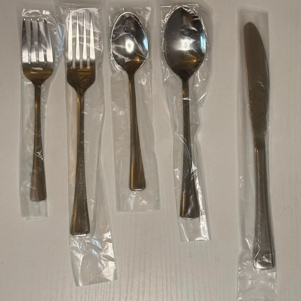 Reed & Barton Sint Maarten Stainless Steel Cutlery Set